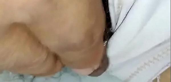 Xoa bím đẹp bạn gái mới quen ngày đầu